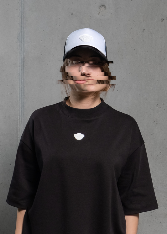 Responsible Streetfashion // Cap mit luftigem Meshrücken und DEAD APE 3D Icon Patch – spende 10% zur Rettung der Orang-Utans. // Cap with airy mesh back and DEAD APE 3D icon patch – donate 10% to safe the orangutans.