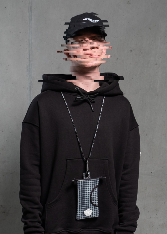 Responsible Streetfashion // Mini Umhängetasche aus robuster Gitterplane mit DEAD APE 3D Icon Patch – spende 10% zur Rettung der Orang-Utans. // Mini shoulderbag made from tough mesh tarpaulin with DEAD APE 3D icon patch – donate 10% to safe the orangutans.